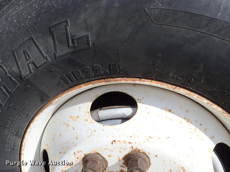 image for item DF1110 2001 Kenworth T600 semi truck