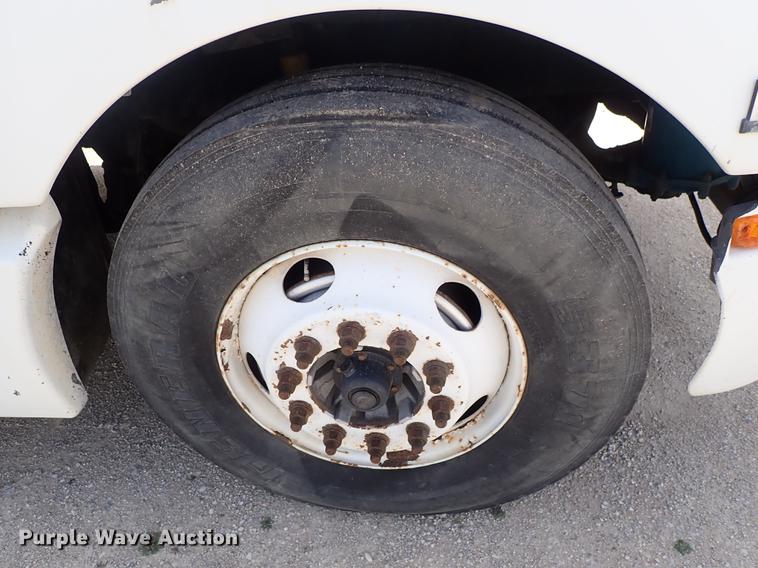 image for item DF1110 2001 Kenworth T600 semi truck