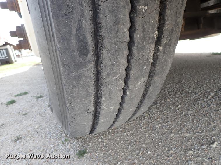 image for item DF1110 2001 Kenworth T600 semi truck