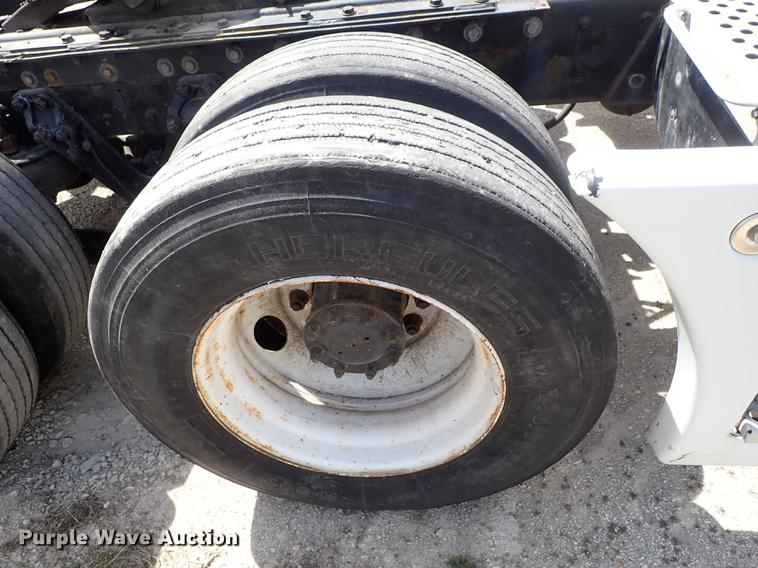 image for item DF1110 2001 Kenworth T600 semi truck