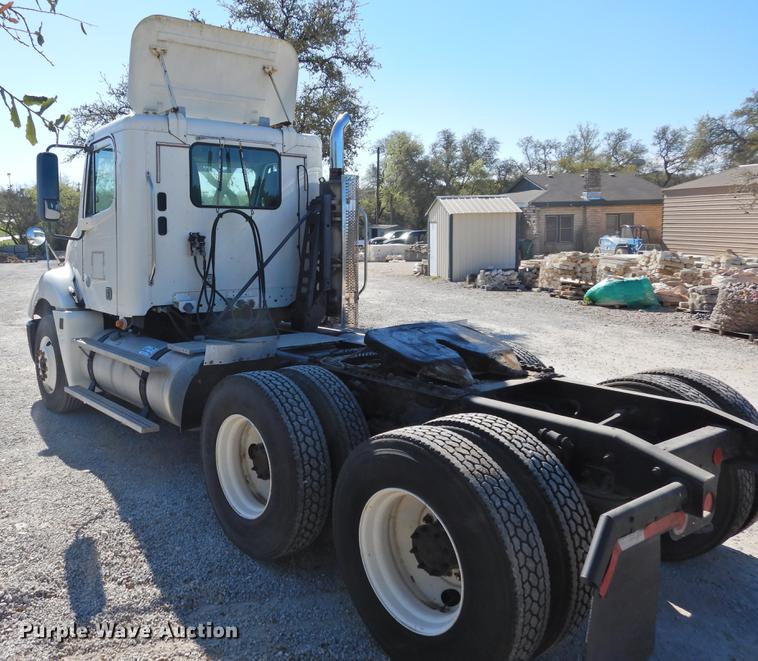 image for item DF2547 2009 Freightliner CL120 semi truck