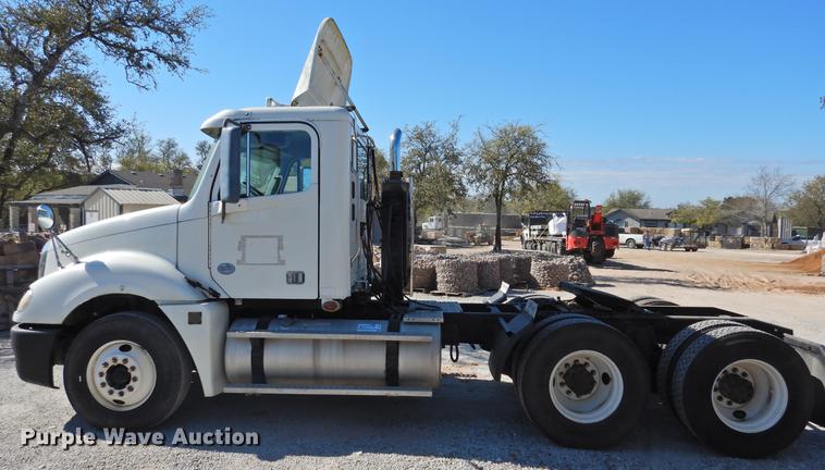 image for item DF2547 2009 Freightliner CL120 semi truck