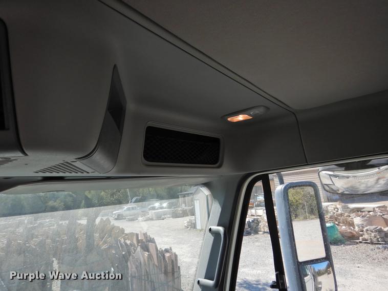 image for item DF2547 2009 Freightliner CL120 semi truck