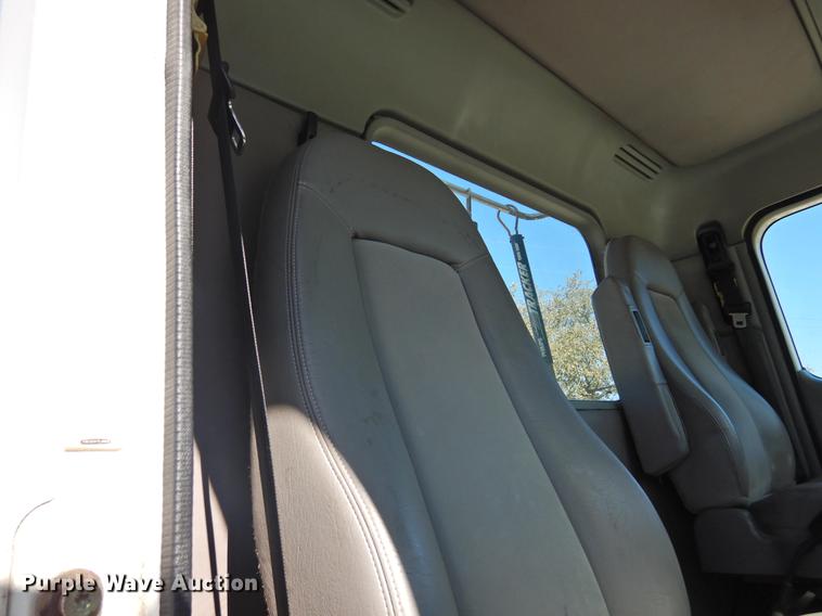 image for item DF2547 2009 Freightliner CL120 semi truck