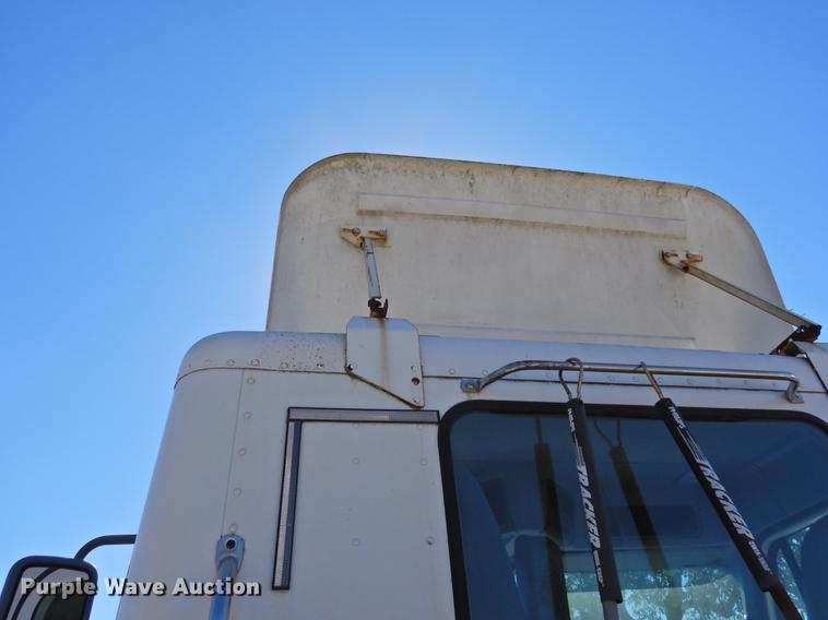 image for item DF2547 2009 Freightliner CL120 semi truck