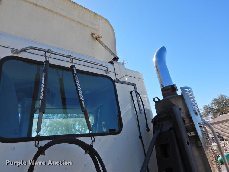 image for item DF2547 2009 Freightliner CL120 semi truck