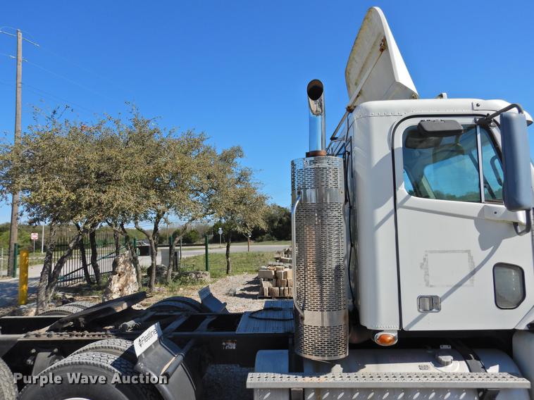 image for item DF2547 2009 Freightliner CL120 semi truck