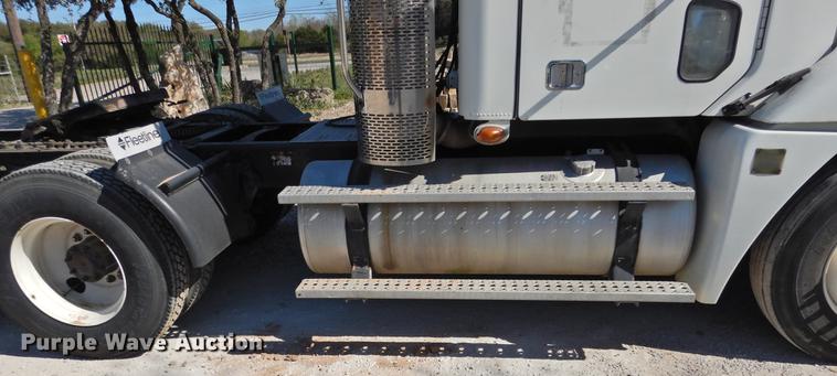 image for item DF2547 2009 Freightliner CL120 semi truck