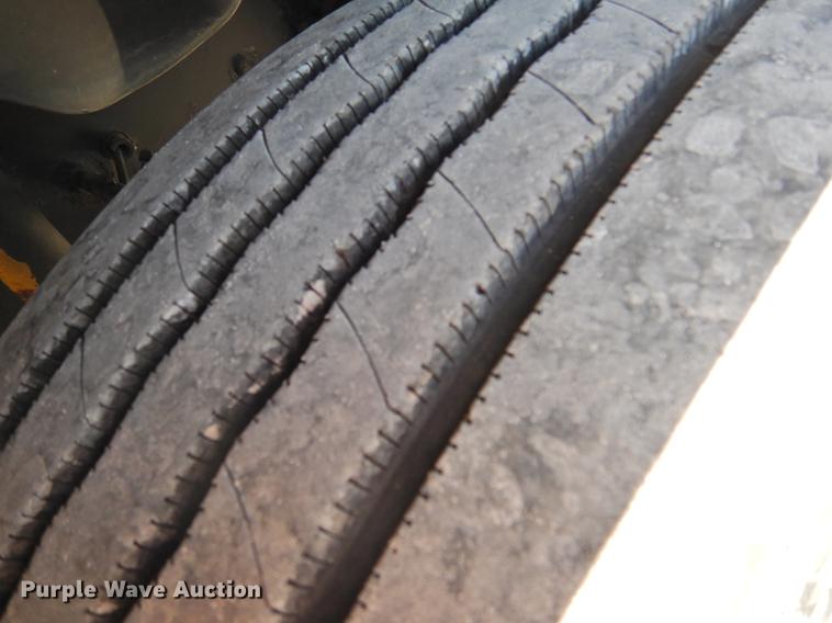 image for item DF2547 2009 Freightliner CL120 semi truck