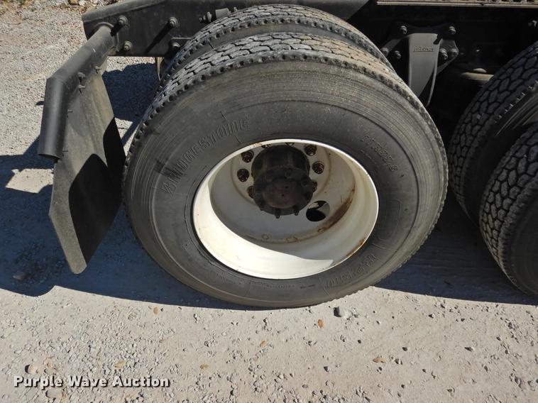 image for item DF2547 2009 Freightliner CL120 semi truck