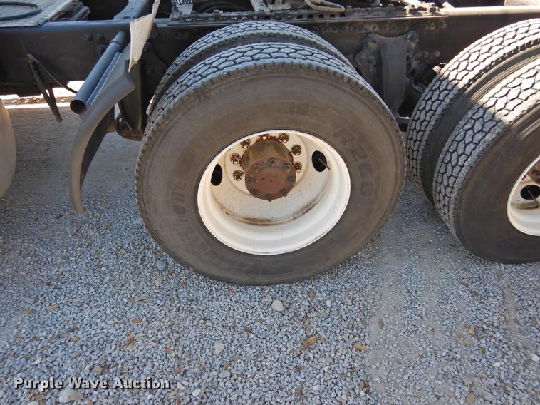 image for item DF2547 2009 Freightliner CL120 semi truck