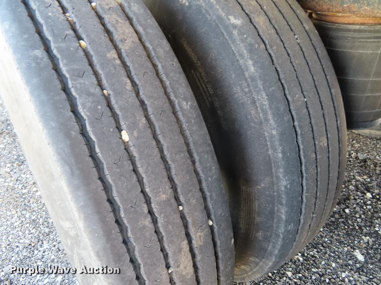 image for item DF7678 2005 Timpte double hopper bottom grain trailer