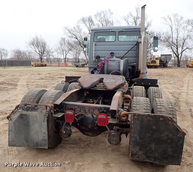 image for item DF8856 1991 Freightliner FLC semi truck
