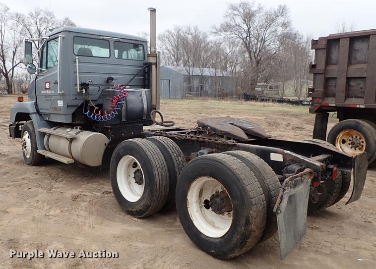 image for item DF8856 1991 Freightliner FLC semi truck