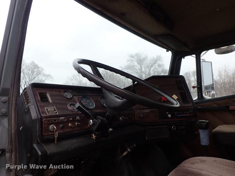 image for item DF8856 1991 Freightliner FLC semi truck