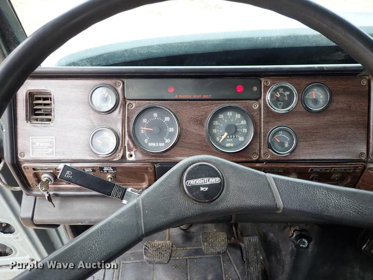 image for item DF8856 1991 Freightliner FLC semi truck