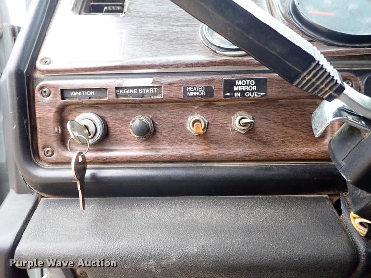 image for item DF8856 1991 Freightliner FLC semi truck