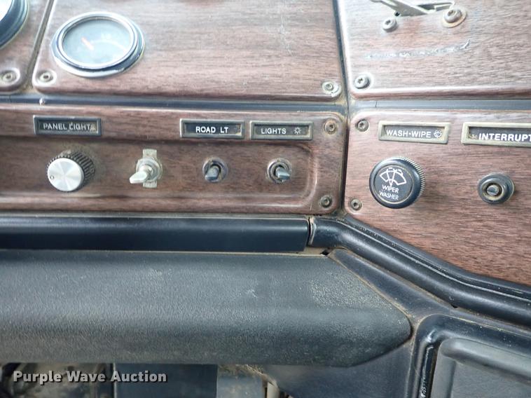 image for item DF8856 1991 Freightliner FLC semi truck