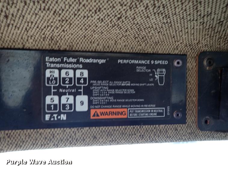 image for item DF8856 1991 Freightliner FLC semi truck