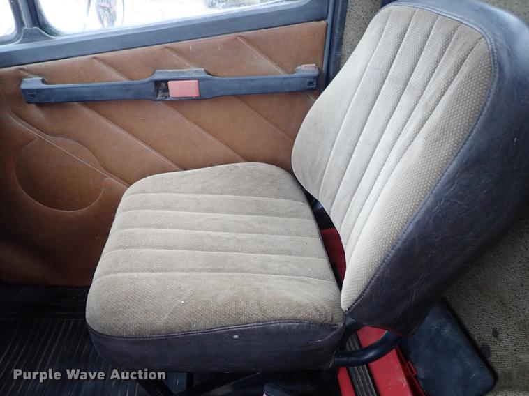 image for item DF8856 1991 Freightliner FLC semi truck