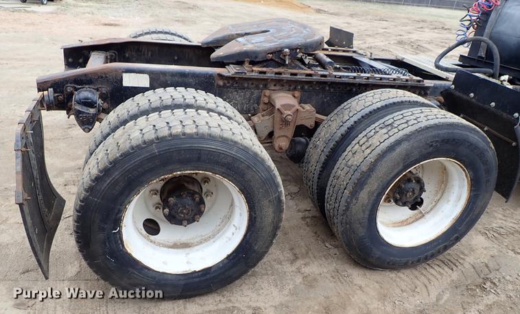 image for item DF8856 1991 Freightliner FLC semi truck