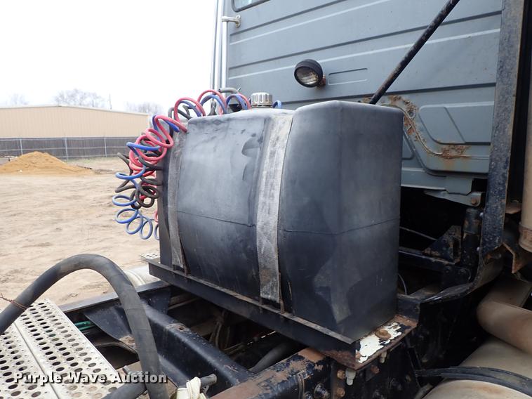 image for item DF8856 1991 Freightliner FLC semi truck