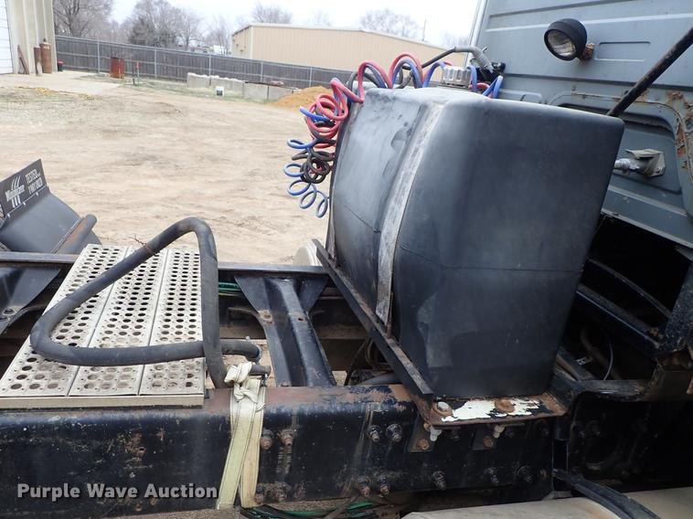 image for item DF8856 1991 Freightliner FLC semi truck