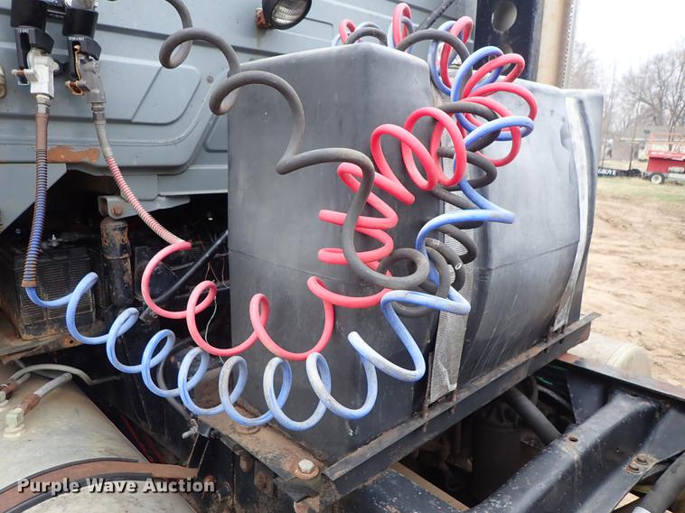 image for item DF8856 1991 Freightliner FLC semi truck