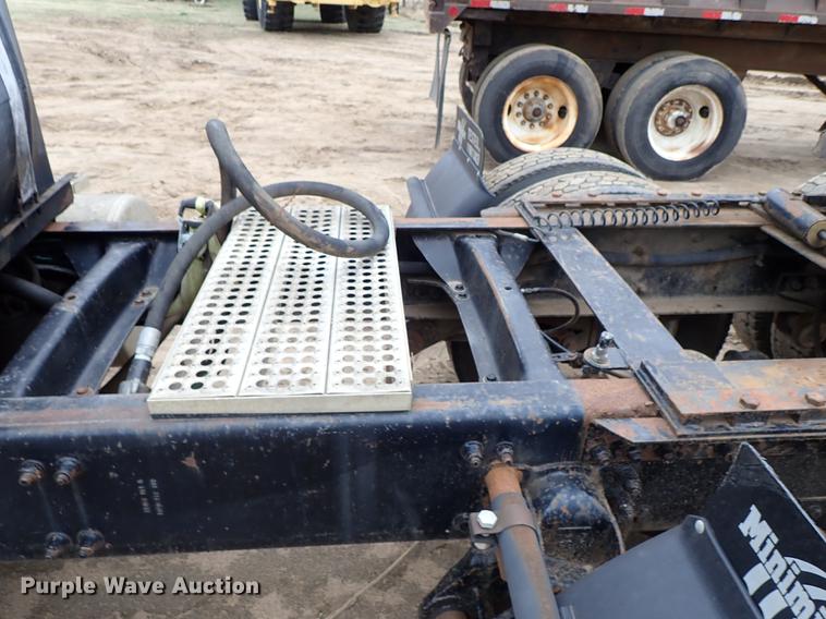 image for item DF8856 1991 Freightliner FLC semi truck