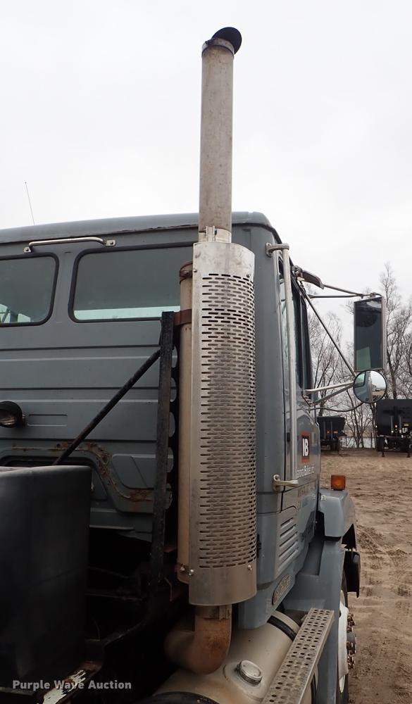 image for item DF8856 1991 Freightliner FLC semi truck