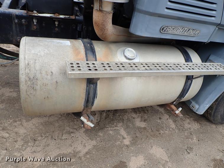 image for item DF8856 1991 Freightliner FLC semi truck