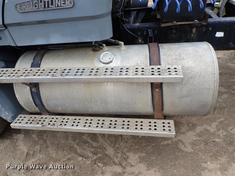 image for item DF8856 1991 Freightliner FLC semi truck