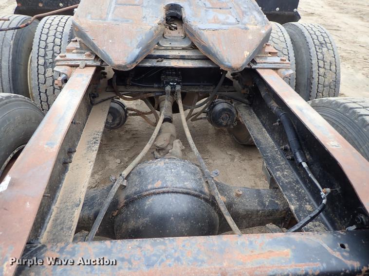 image for item DF8856 1991 Freightliner FLC semi truck