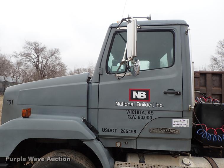 image for item DF8856 1991 Freightliner FLC semi truck