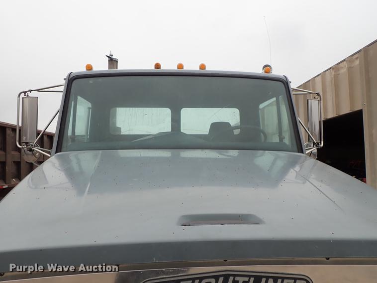 image for item DF8856 1991 Freightliner FLC semi truck