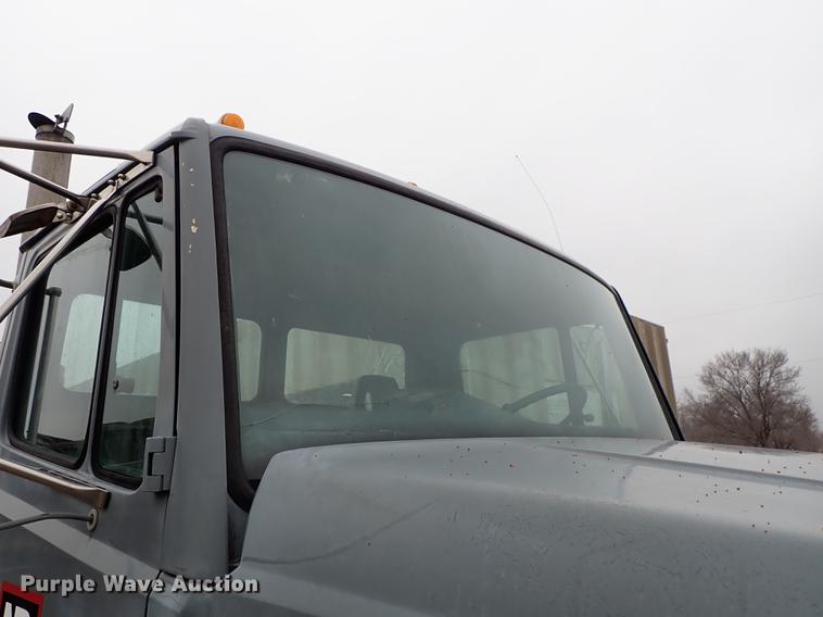 image for item DF8856 1991 Freightliner FLC semi truck