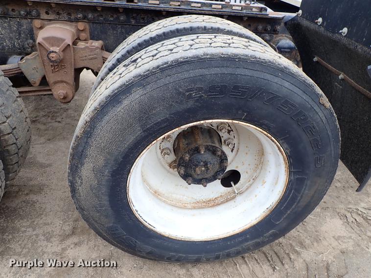 image for item DF8856 1991 Freightliner FLC semi truck