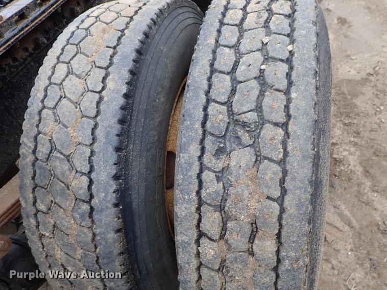 image for item DF8856 1991 Freightliner FLC semi truck