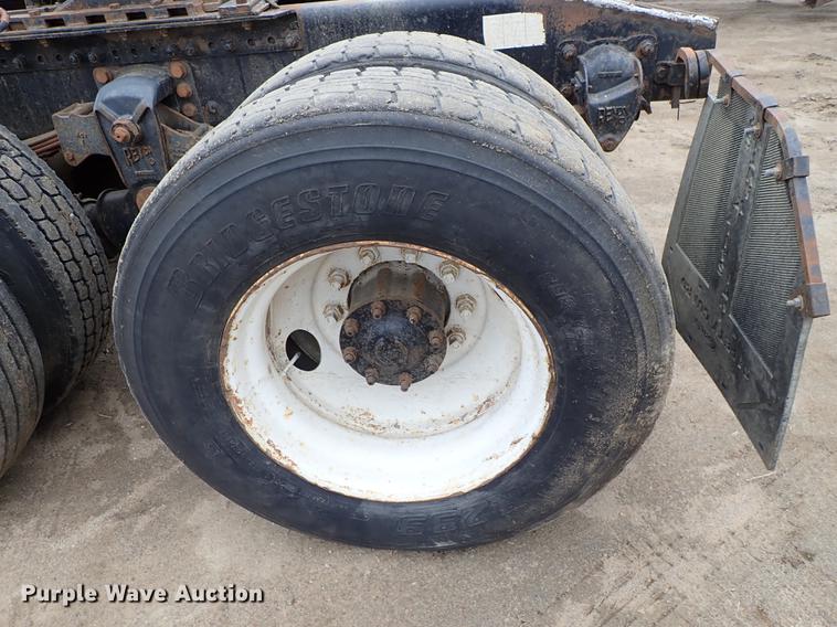 image for item DF8856 1991 Freightliner FLC semi truck