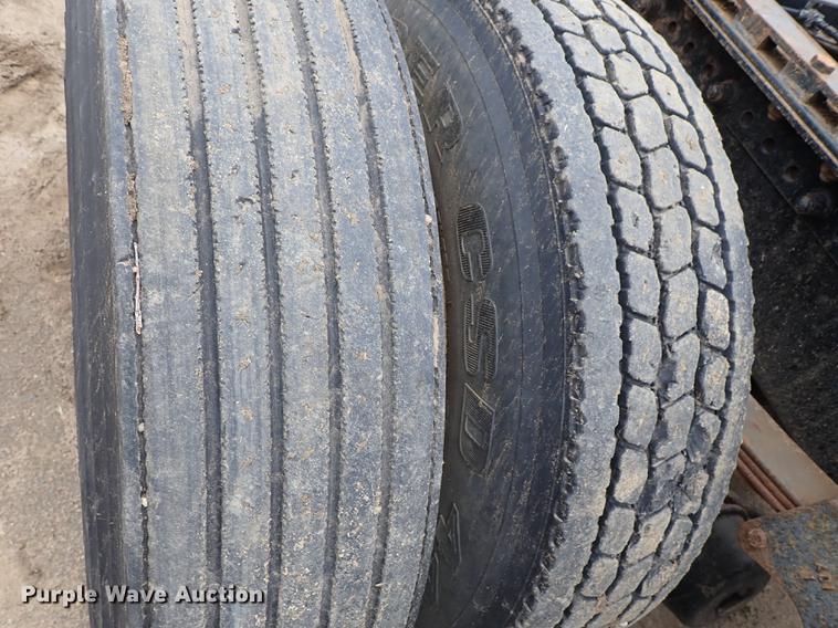 image for item DF8856 1991 Freightliner FLC semi truck