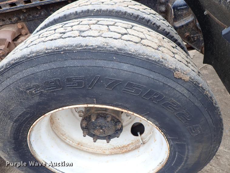 image for item DF8856 1991 Freightliner FLC semi truck