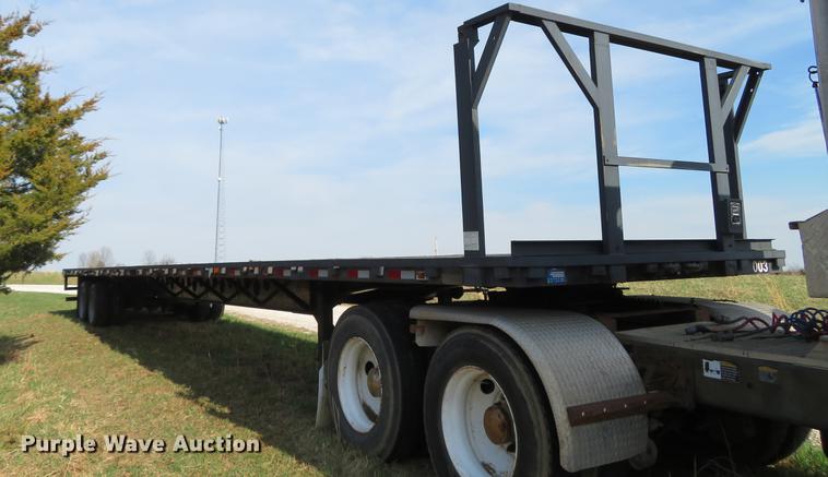 image for item DG3943 2000 Tarasport flatbed trailer