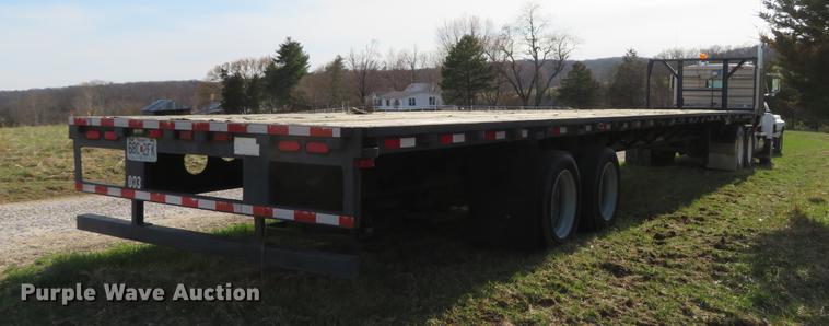 image for item DG3943 2000 Tarasport flatbed trailer