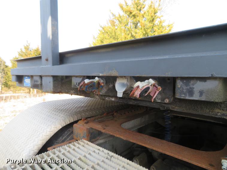 image for item DG3943 2000 Tarasport flatbed trailer