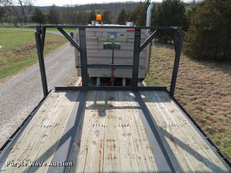 image for item DG3943 2000 Tarasport flatbed trailer