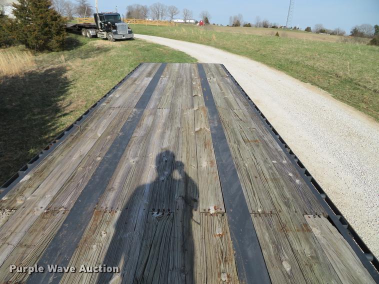 image for item DG3943 2000 Tarasport flatbed trailer