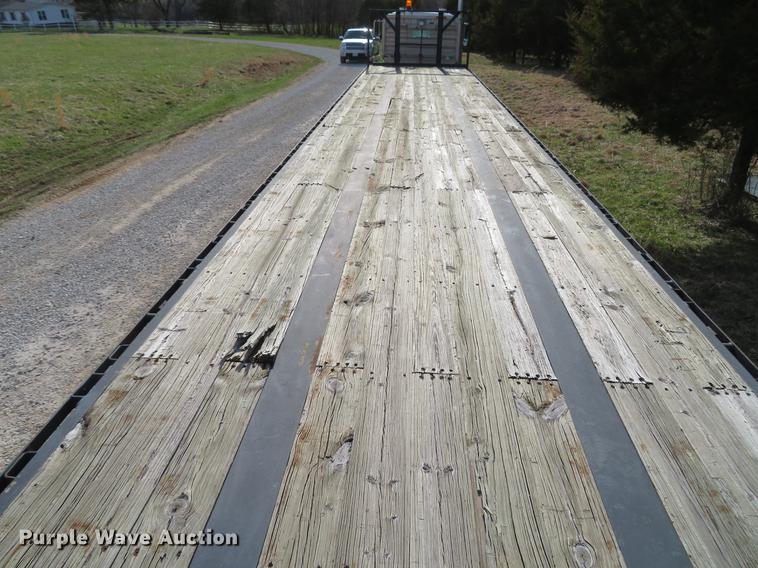 image for item DG3943 2000 Tarasport flatbed trailer