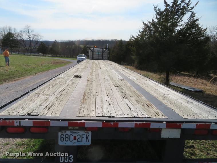 image for item DG3943 2000 Tarasport flatbed trailer