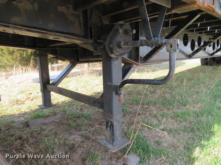 image for item DG3943 2000 Tarasport flatbed trailer