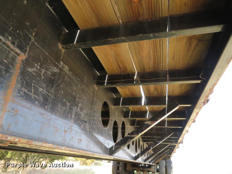 image for item DG3943 2000 Tarasport flatbed trailer